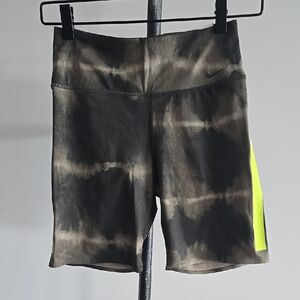 NWT Nike One Luxe Biker Shorts In Green